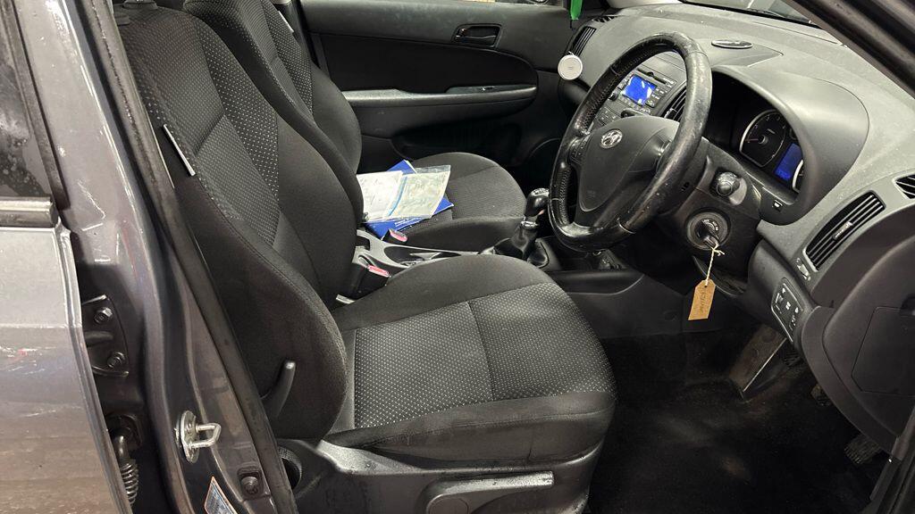 Used Hyundai i30 2011 for sale - 77722869: Photo 9