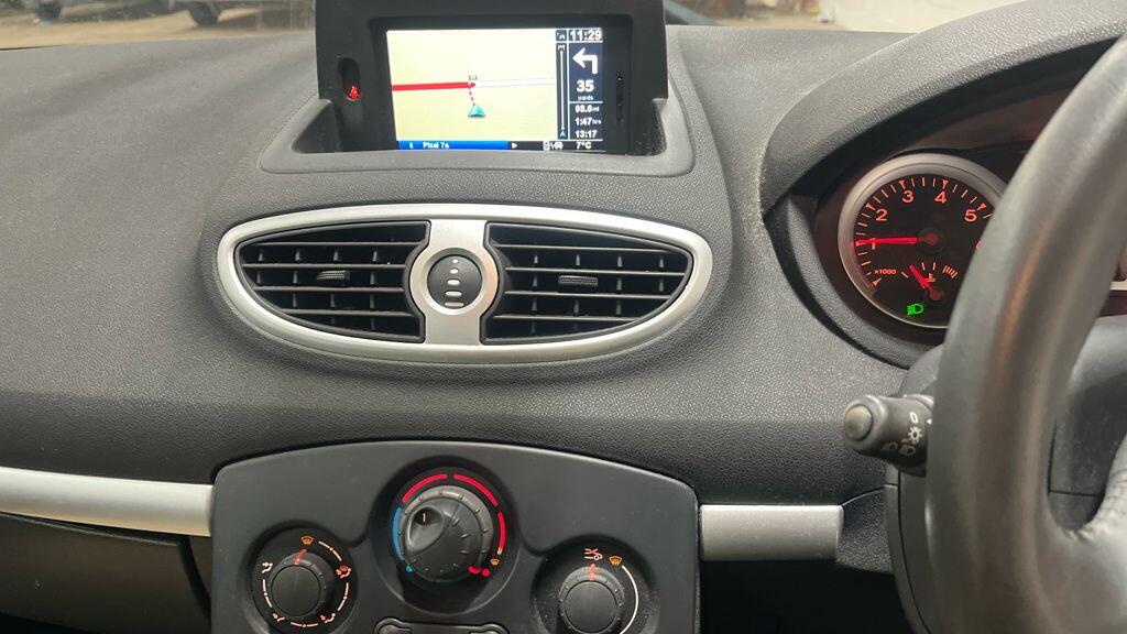 Used Renault Clio for sale - 77737510: Photo 11