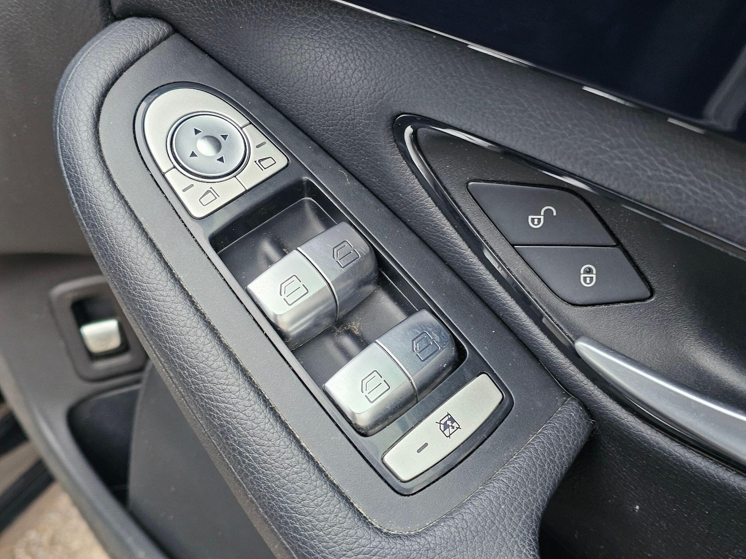 Used Mercedes-Benz C Class 2015 for sale - 77883359: Photo 16