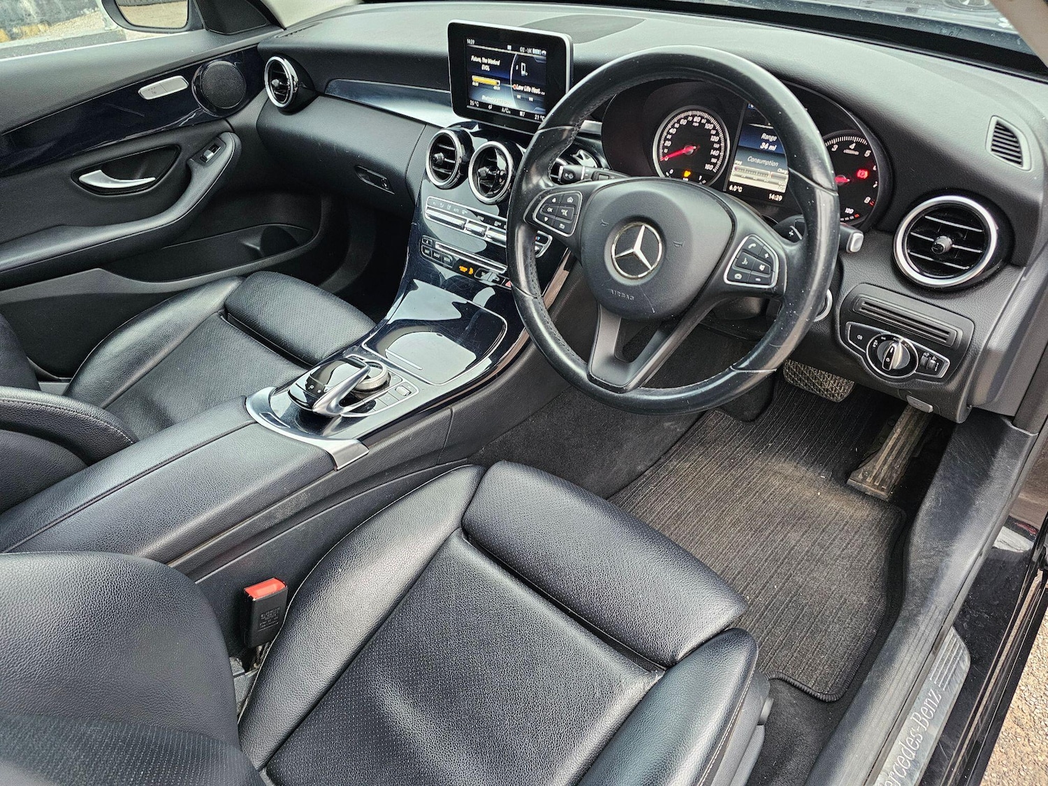 Used Mercedes-Benz C Class 2015 for sale - 77883359: Photo 2