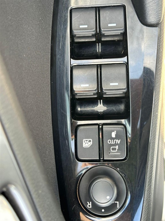 Used Mazda Mazda3 2017 for sale - 77570368: Photo 31