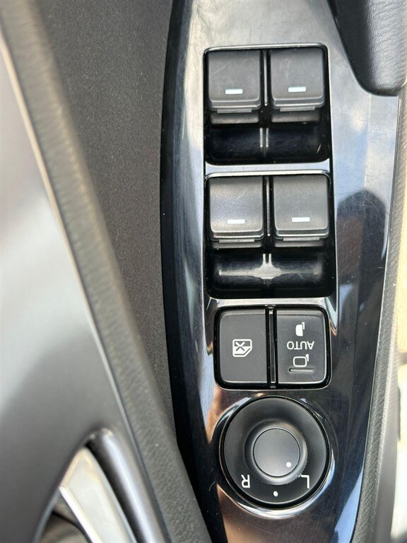 Used Mazda Mazda3 2017 for sale - 77570368: Photo 32