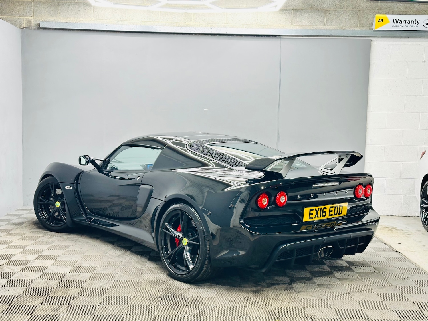Used Lotus Exige 2016 for sale - 76735849: Photo 8
