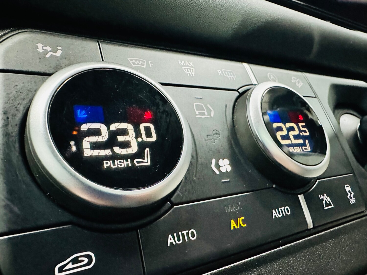 Used Land Rover Defender 2022 for sale - 77350597: Photo 15