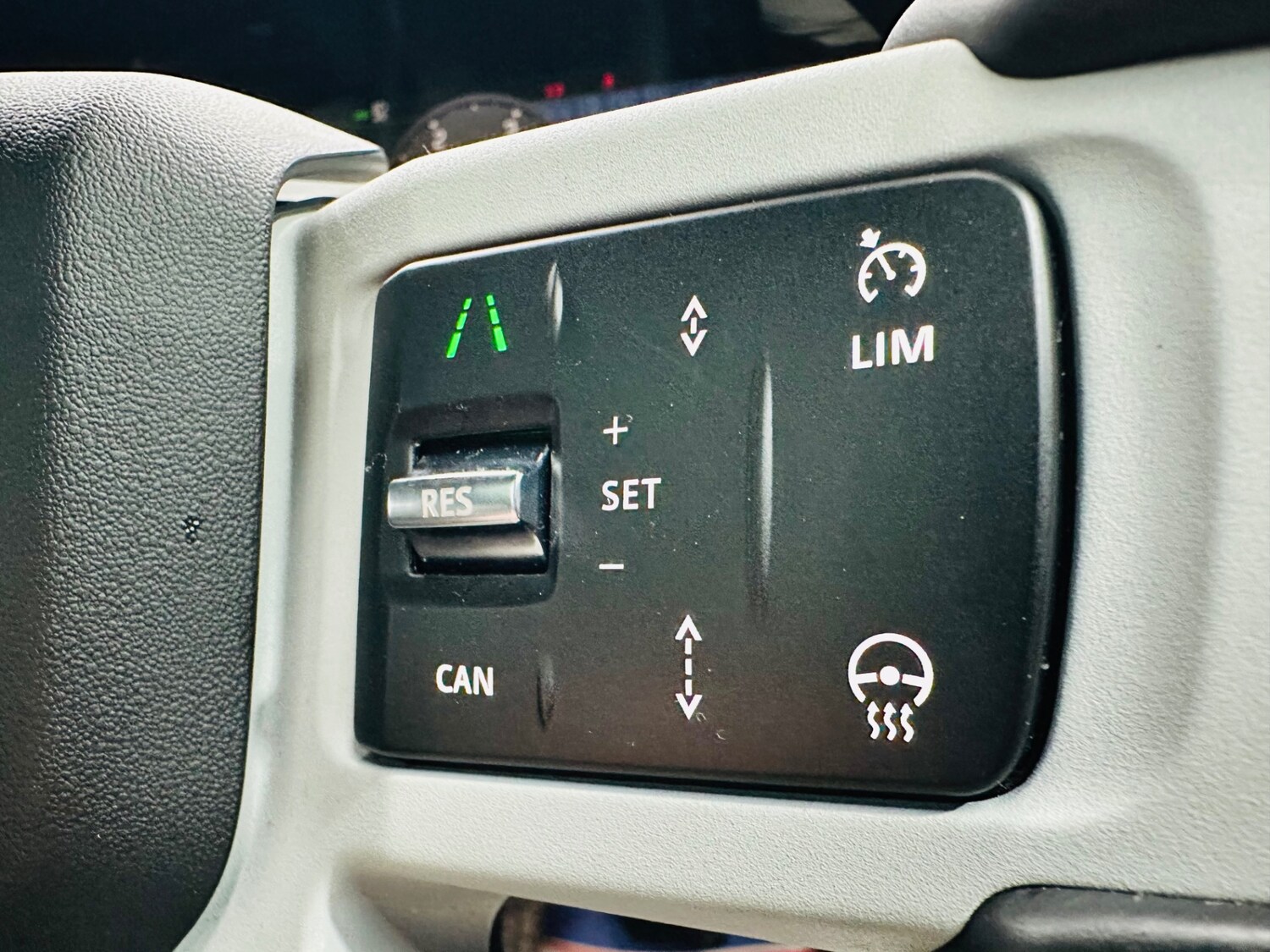 Used Land Rover Defender 2022 for sale - 77350597: Photo 17