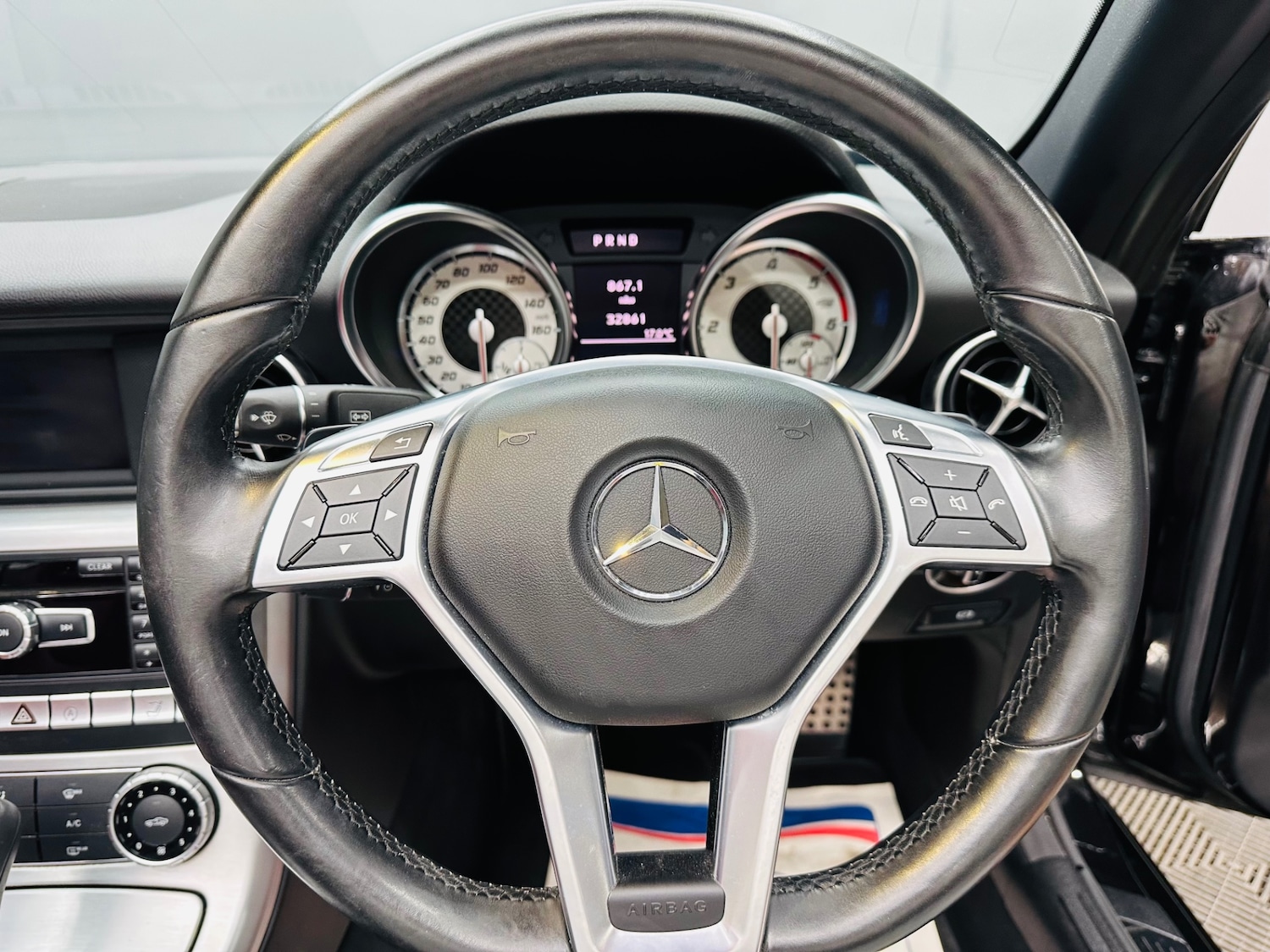 Used Mercedes-Benz SLK 2015 for sale - 76058217: Photo 17