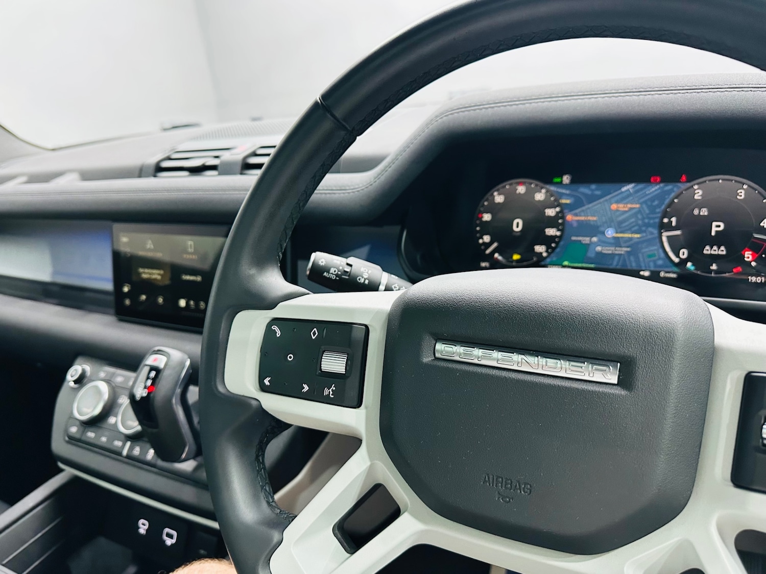 Used Land Rover Defender 2023 for sale - 76058264: Photo 21