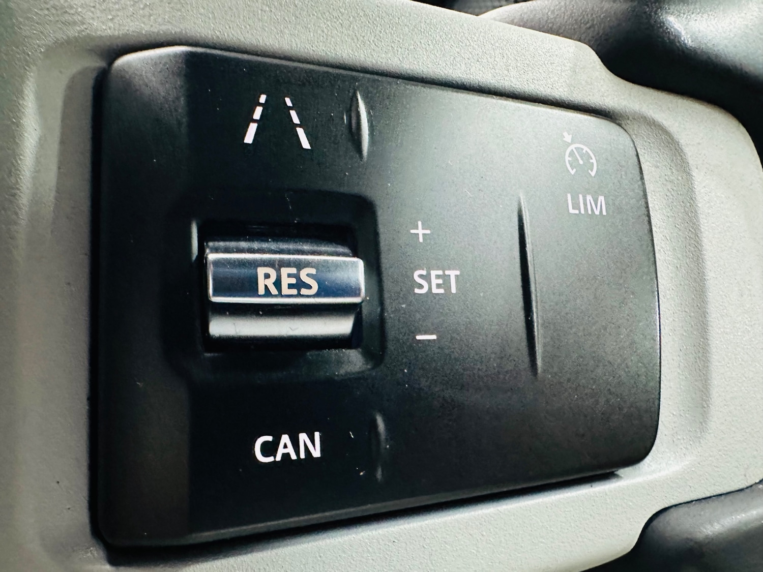 Used Land Rover Defender 2023 for sale - 76058264: Photo 22