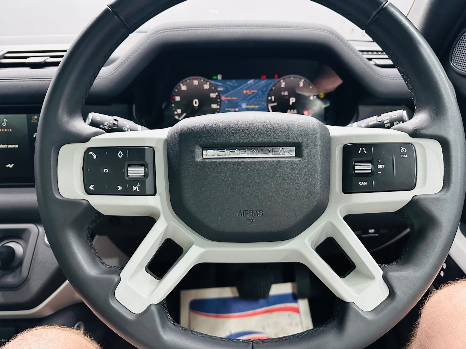 Used Land Rover Defender 2023 for sale - 76058264: Photo 24