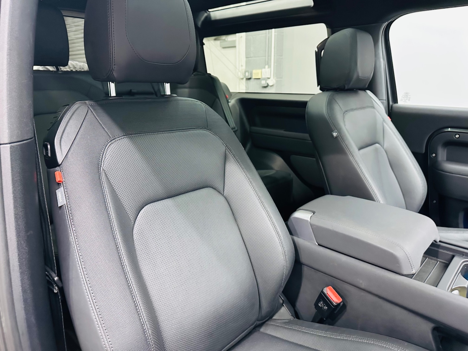 Used Land Rover Defender 2023 for sale - 76058264: Photo 27