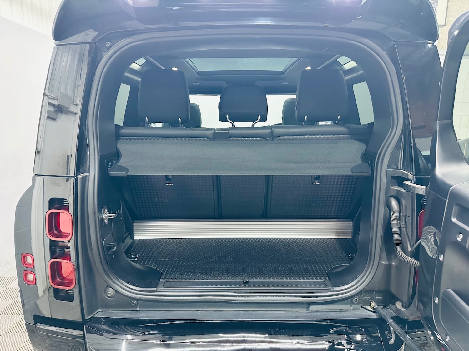 Used Land Rover Defender 2023 for sale - 76058264: Photo 31