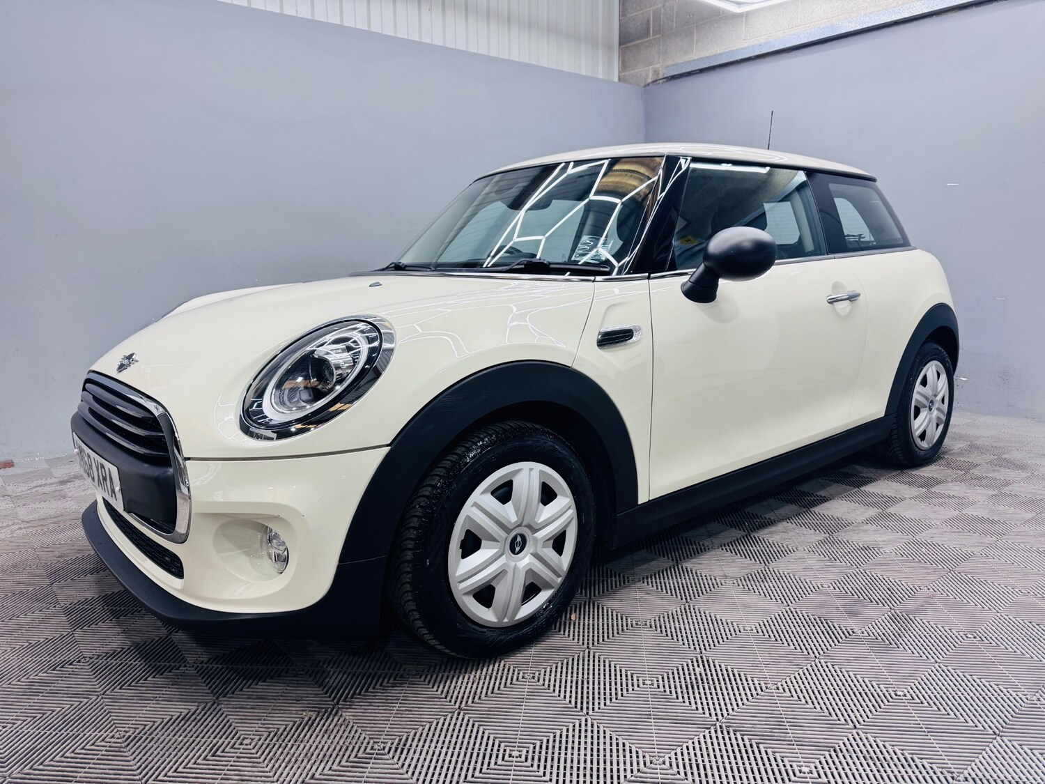 Used MINI Hatch 2018 for sale - 75764404: Photo 3