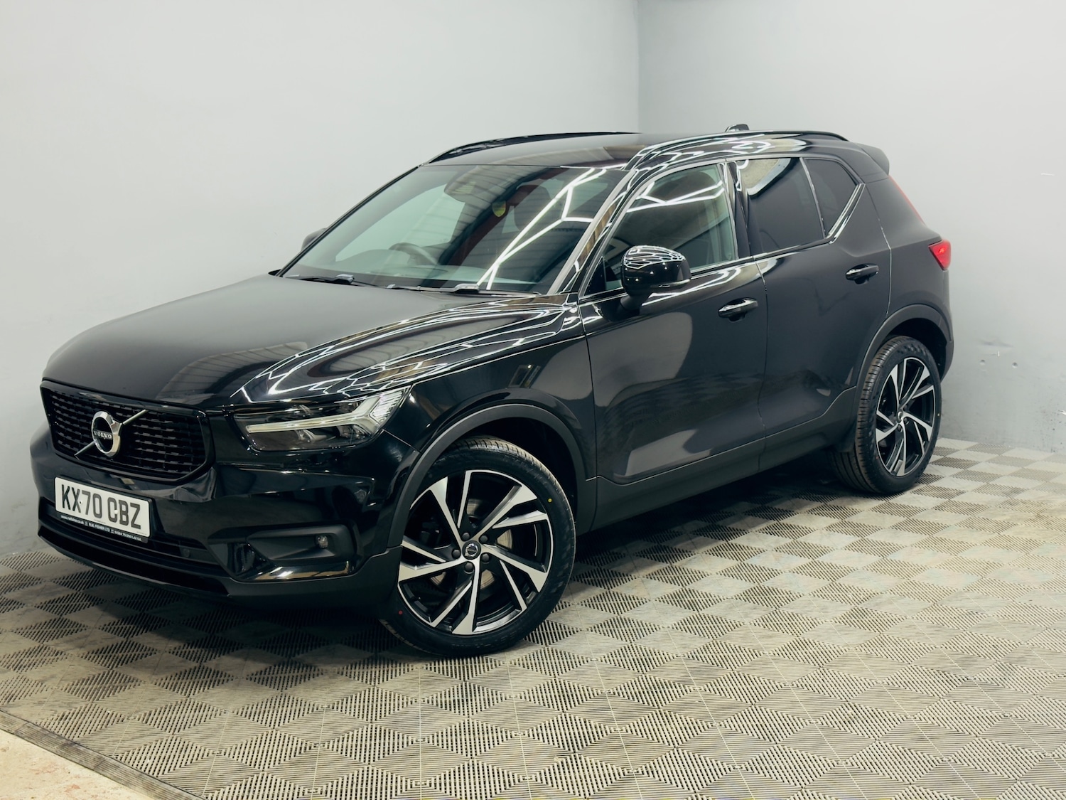Used Volvo XC40 2020 for sale - 76319680: Photo 2
