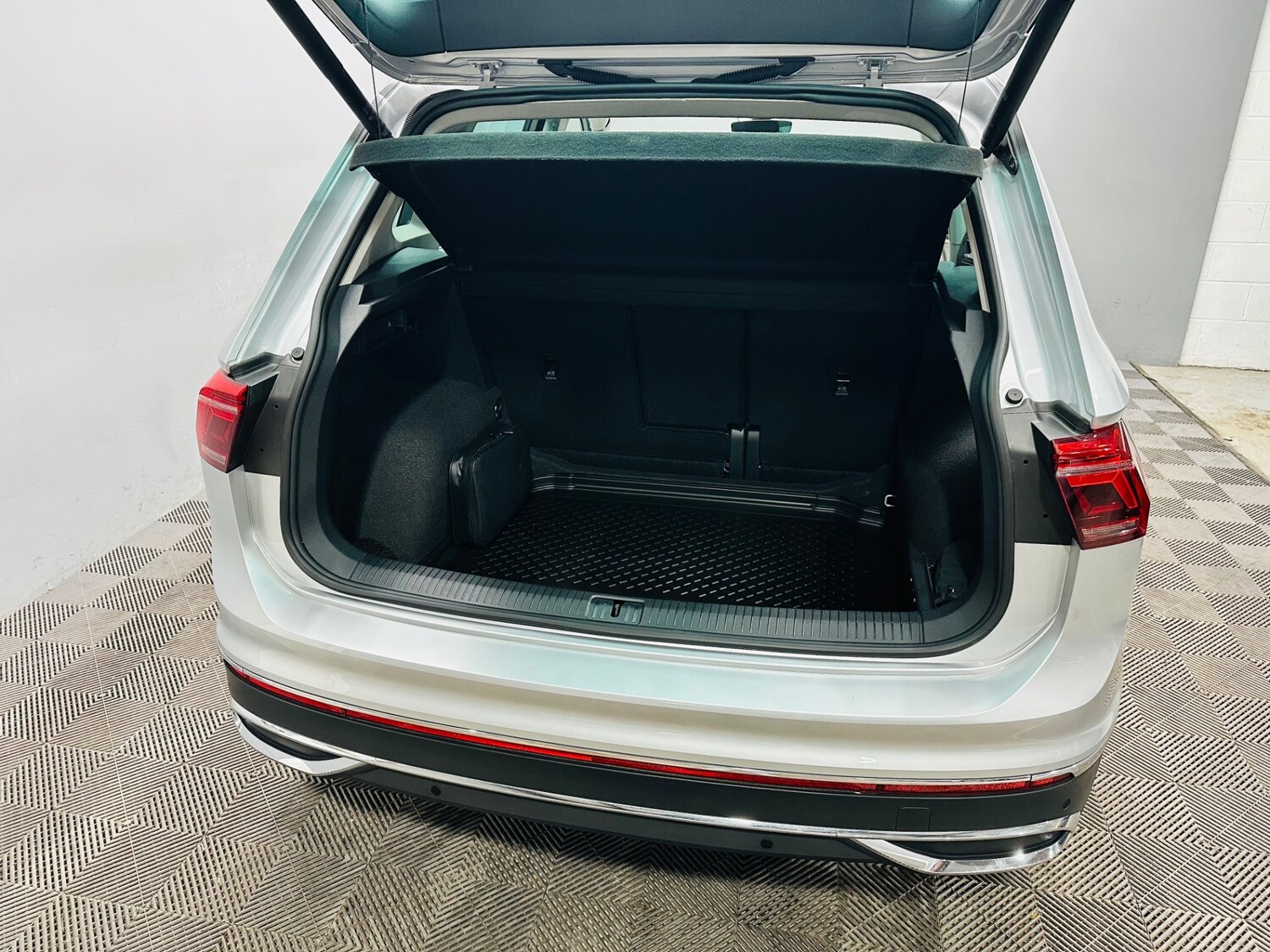 Used Volkswagen Tiguan 2023 for sale - 77351272: Photo 29