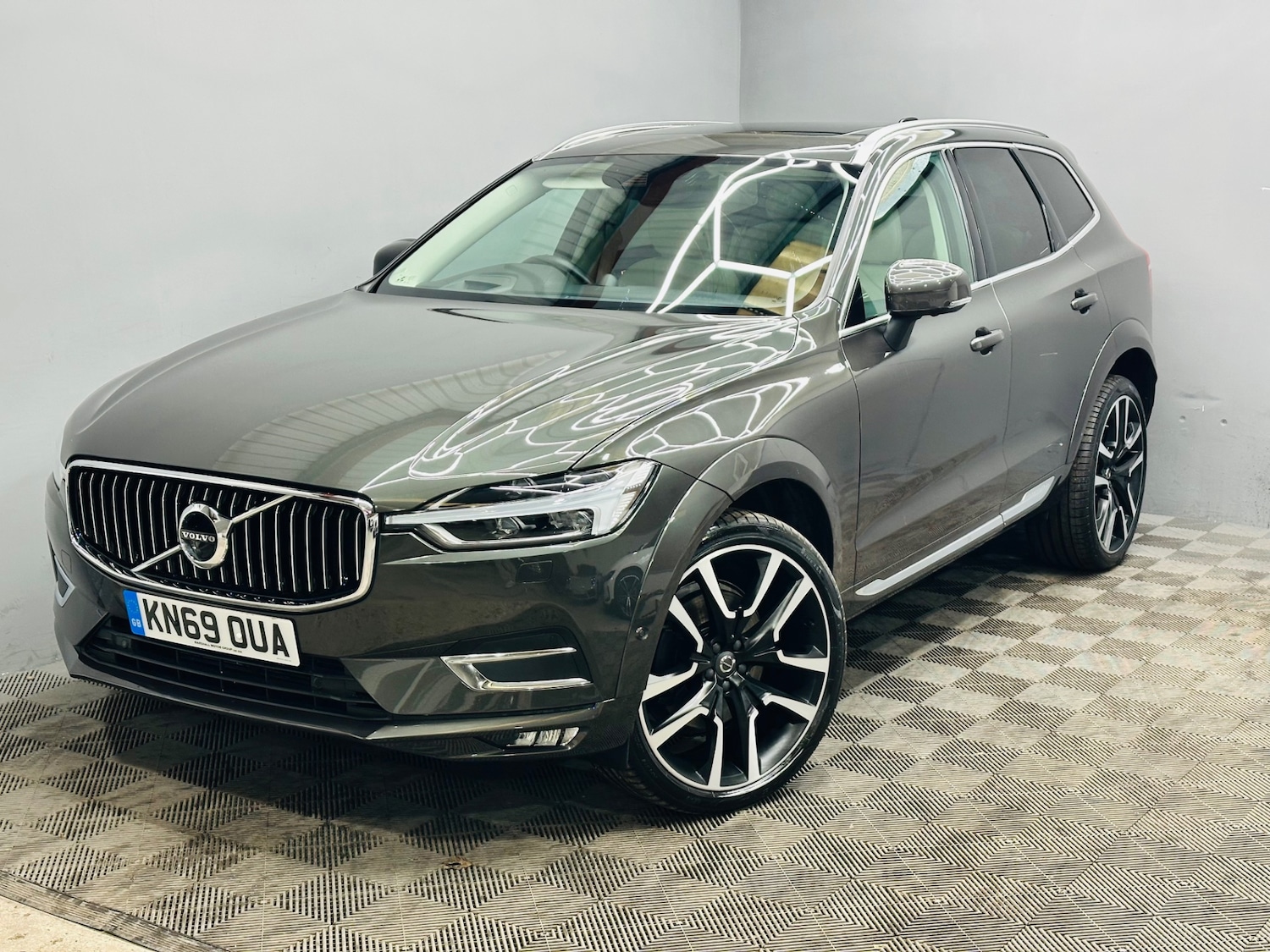 Used Volvo XC60 2019 for sale - 76626696: Photo 1