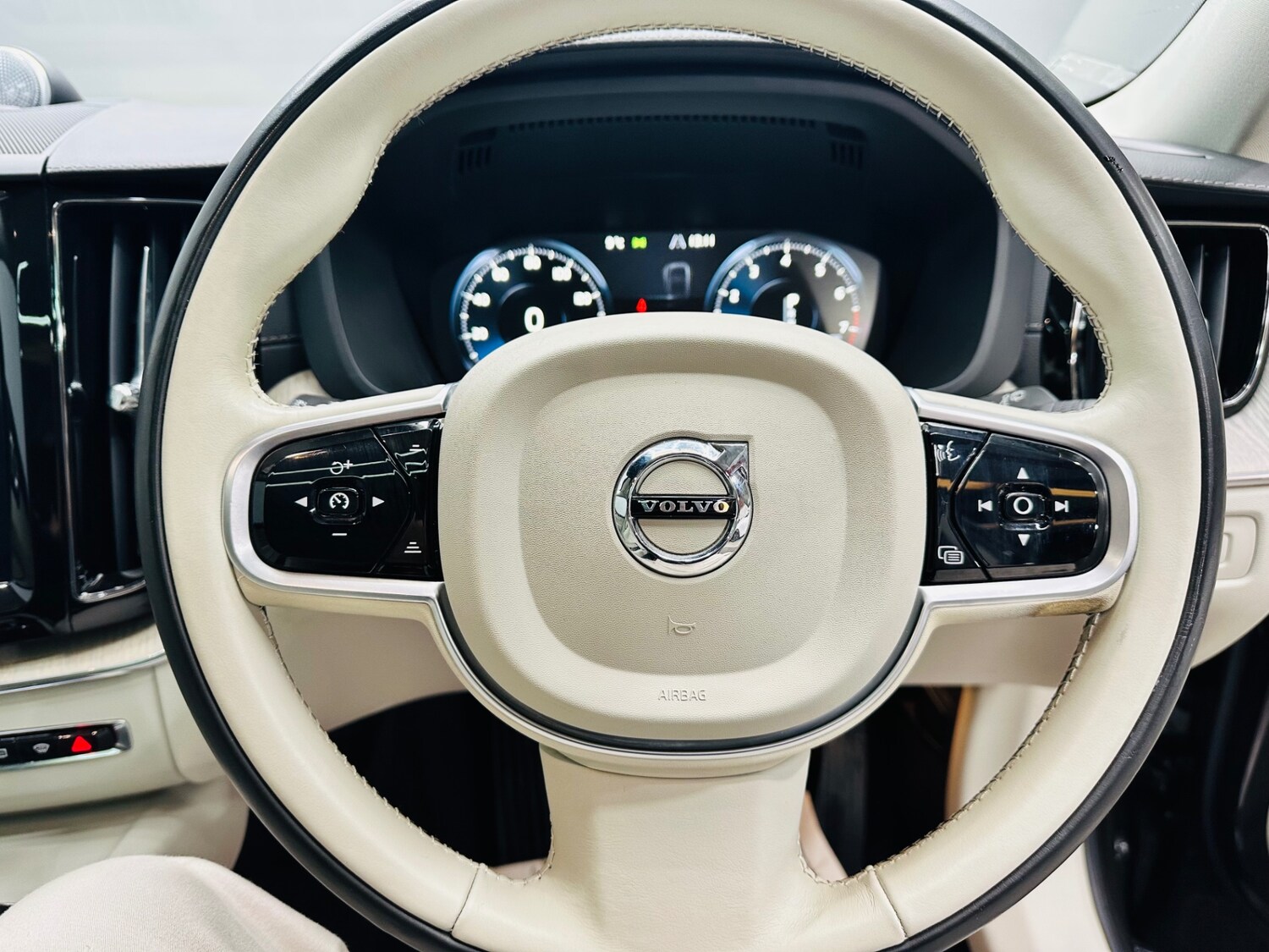 Used Volvo XC60 2019 for sale - 76626696: Photo 16