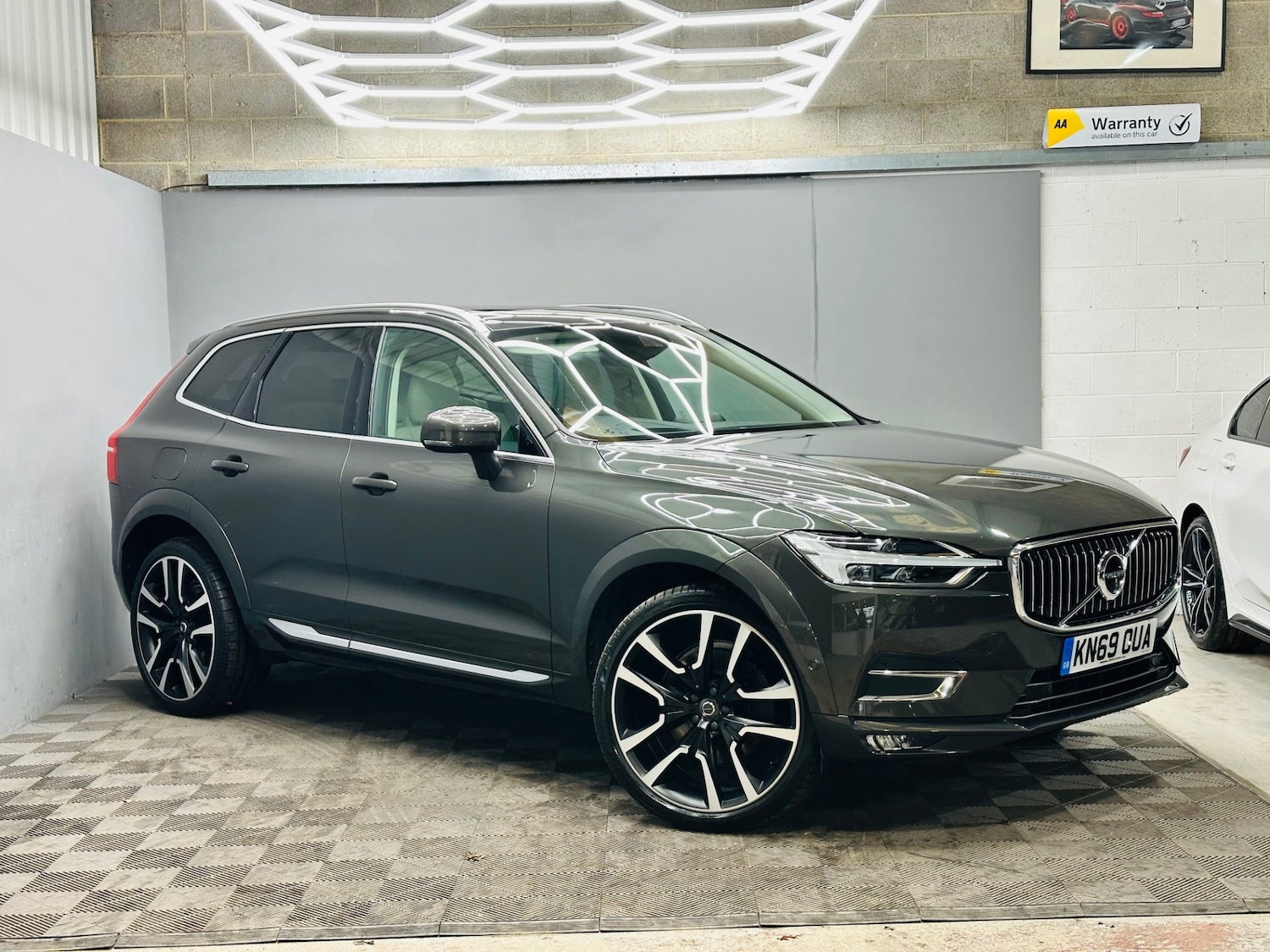 Used Volvo XC60 2019 for sale - 76626696: Photo 2