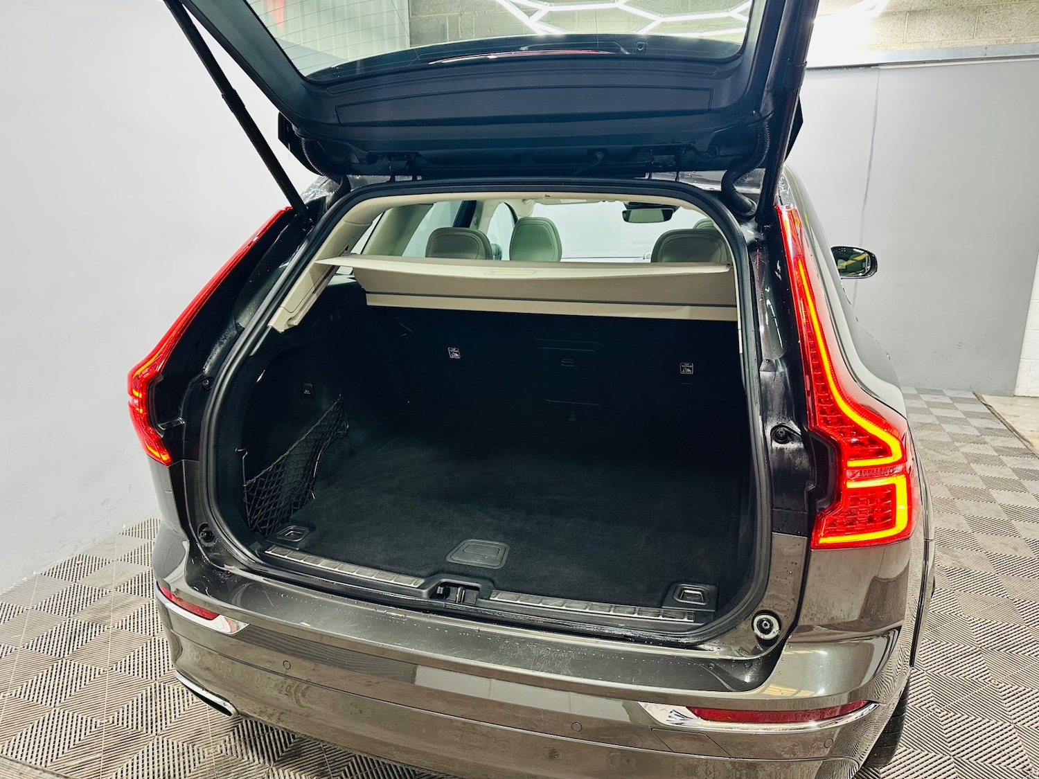 Used Volvo XC60 2019 for sale - 76626696: Photo 30