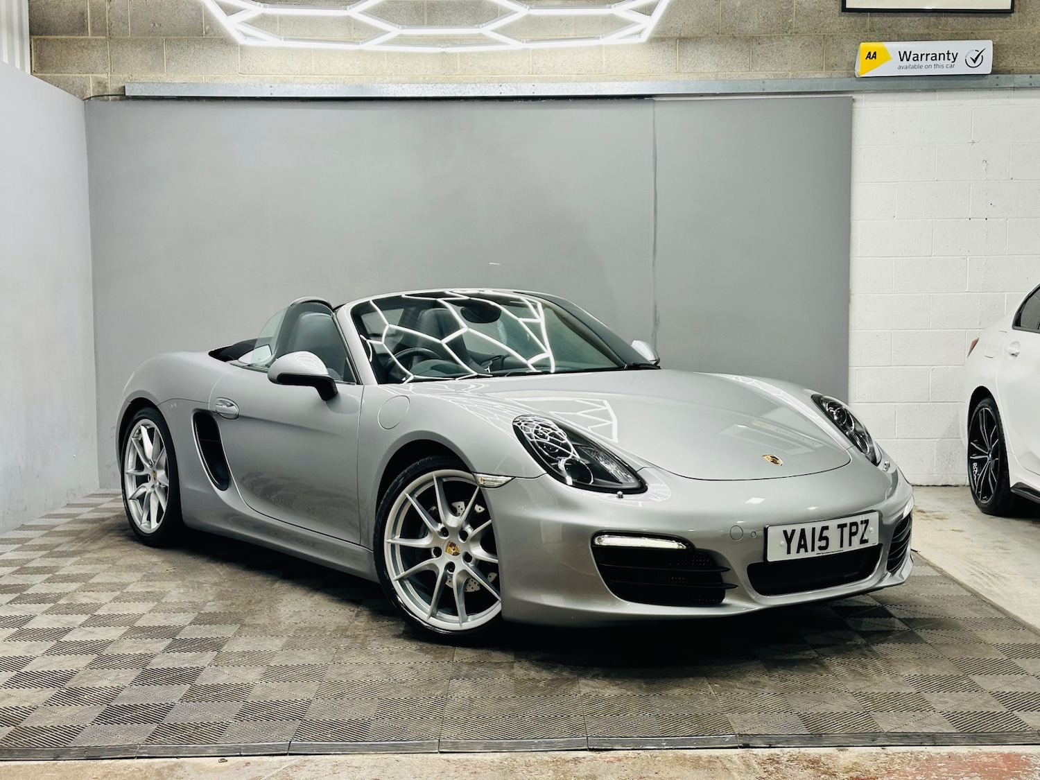 Used Porsche Boxster 2015 for sale - 77251067: Photo 2