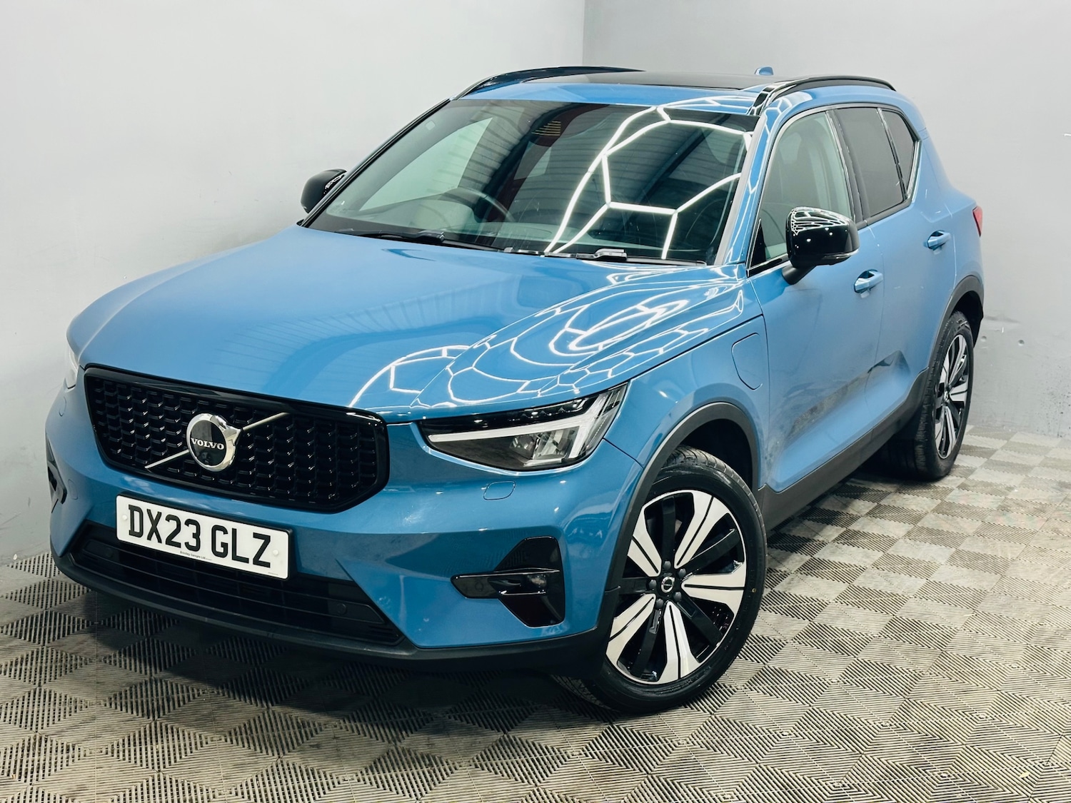 Used Volvo XC40 2023 for sale - 76430753: Photo 1