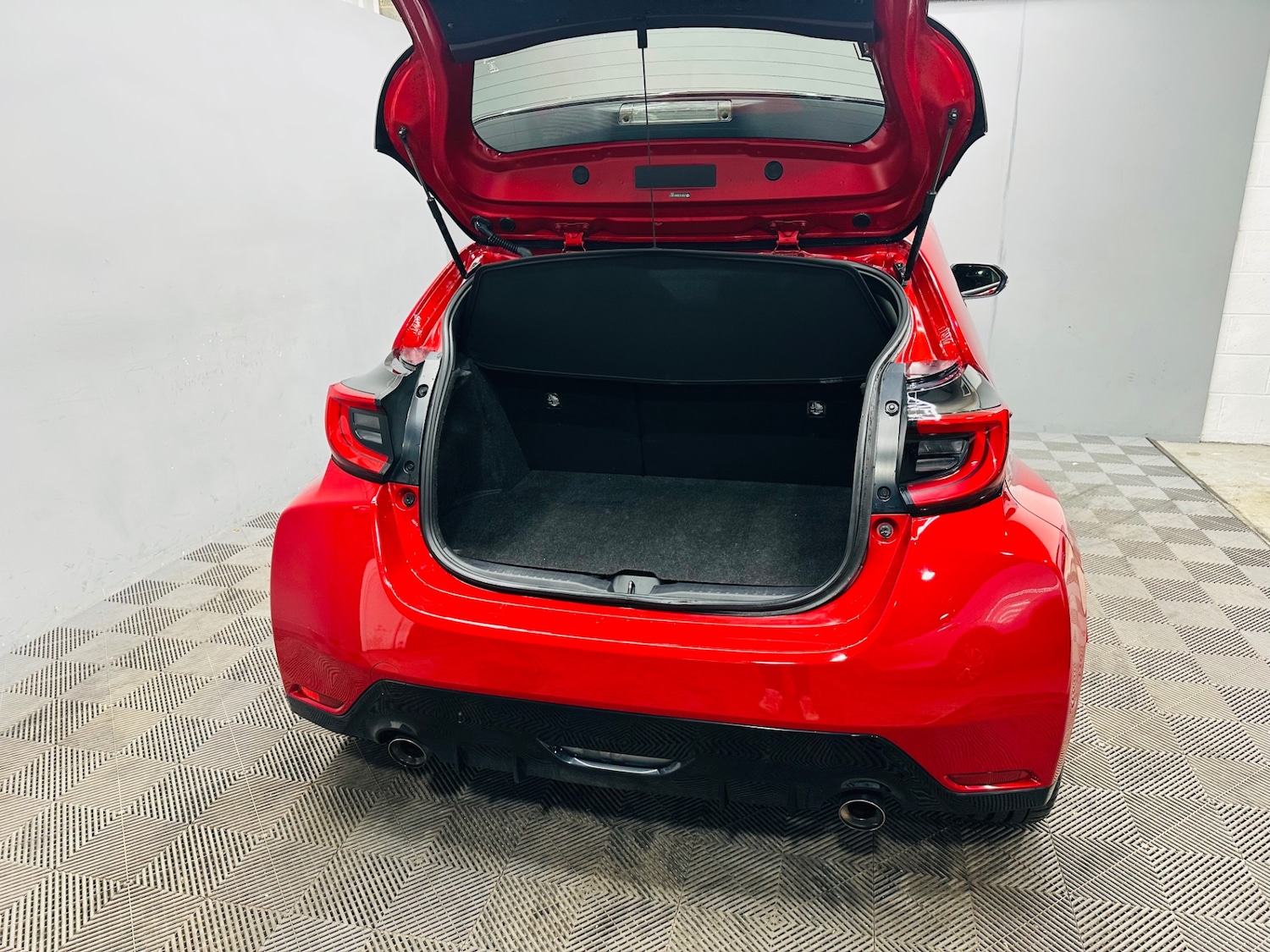 Used Toyota Yaris 2021 for sale - 75922984: Photo 25