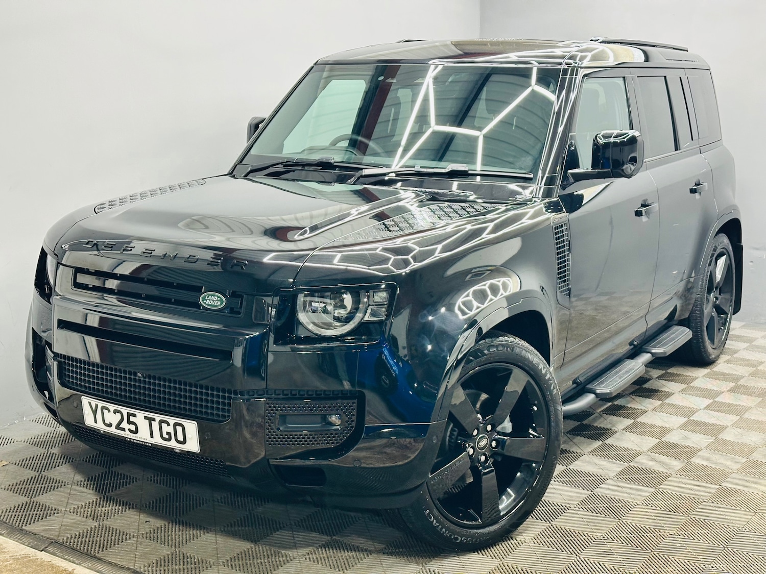 Used Land Rover Defender 2025 for sale - 77183328: Photo 1