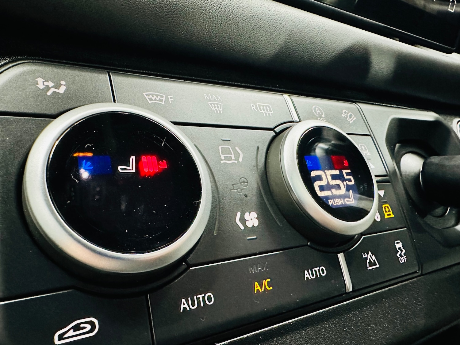 Used Land Rover Defender 2025 for sale - 77183328: Photo 9