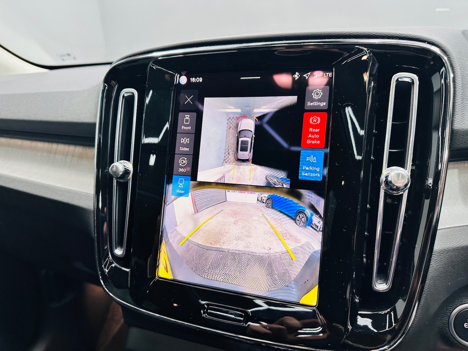 Used Volvo XC40 2025 for sale - 77148714: Photo 10