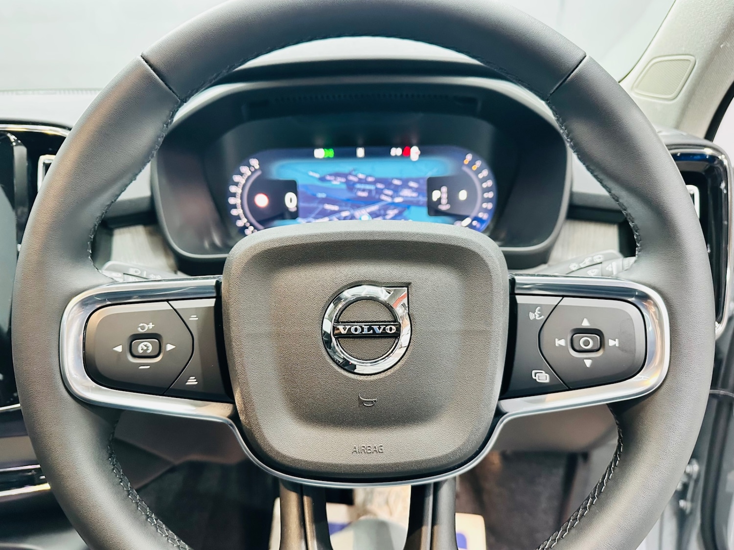 Used Volvo XC40 2025 for sale - 77148714: Photo 15