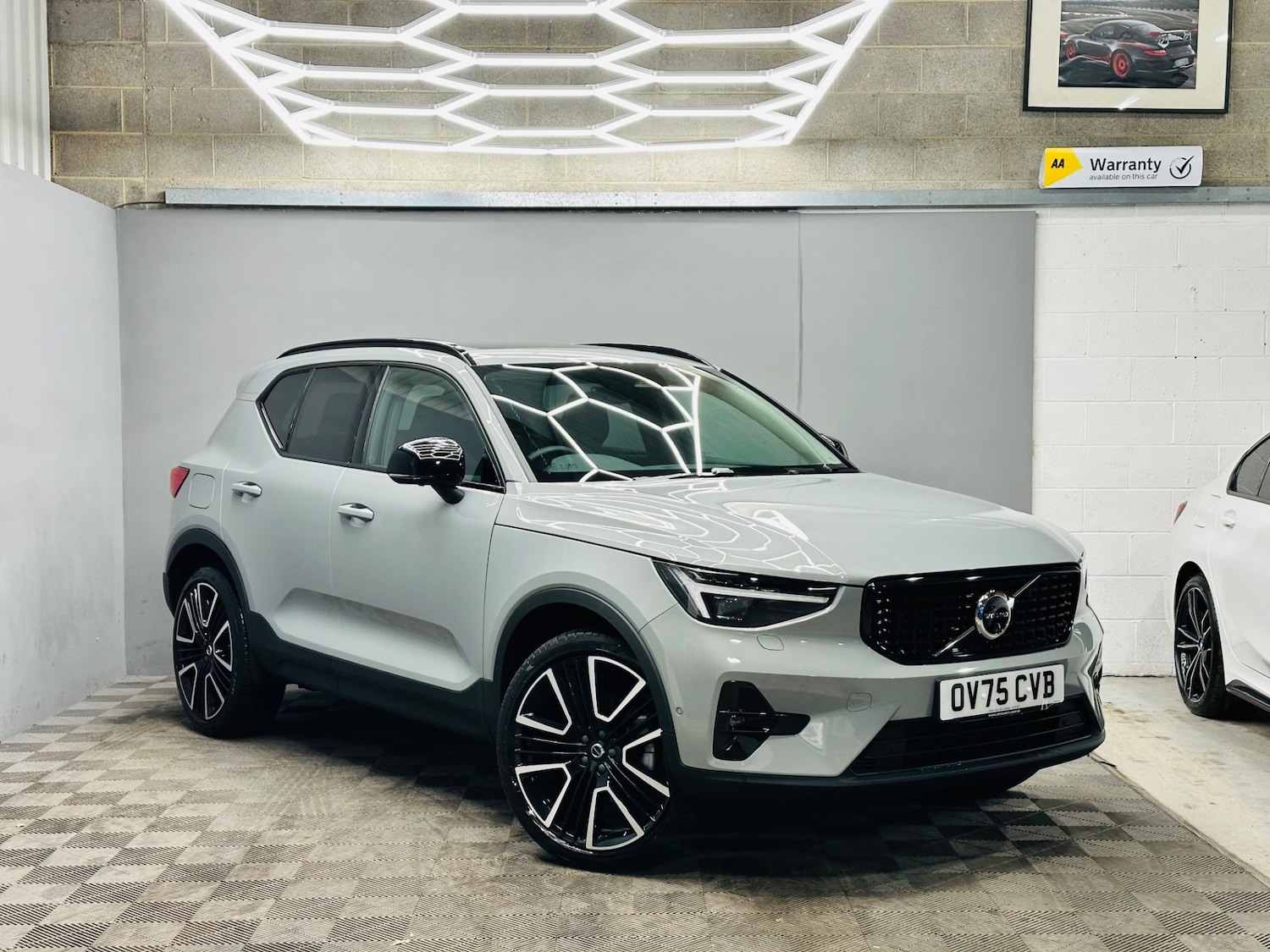 Used Volvo XC40 2025 for sale - 77148714: Photo 2