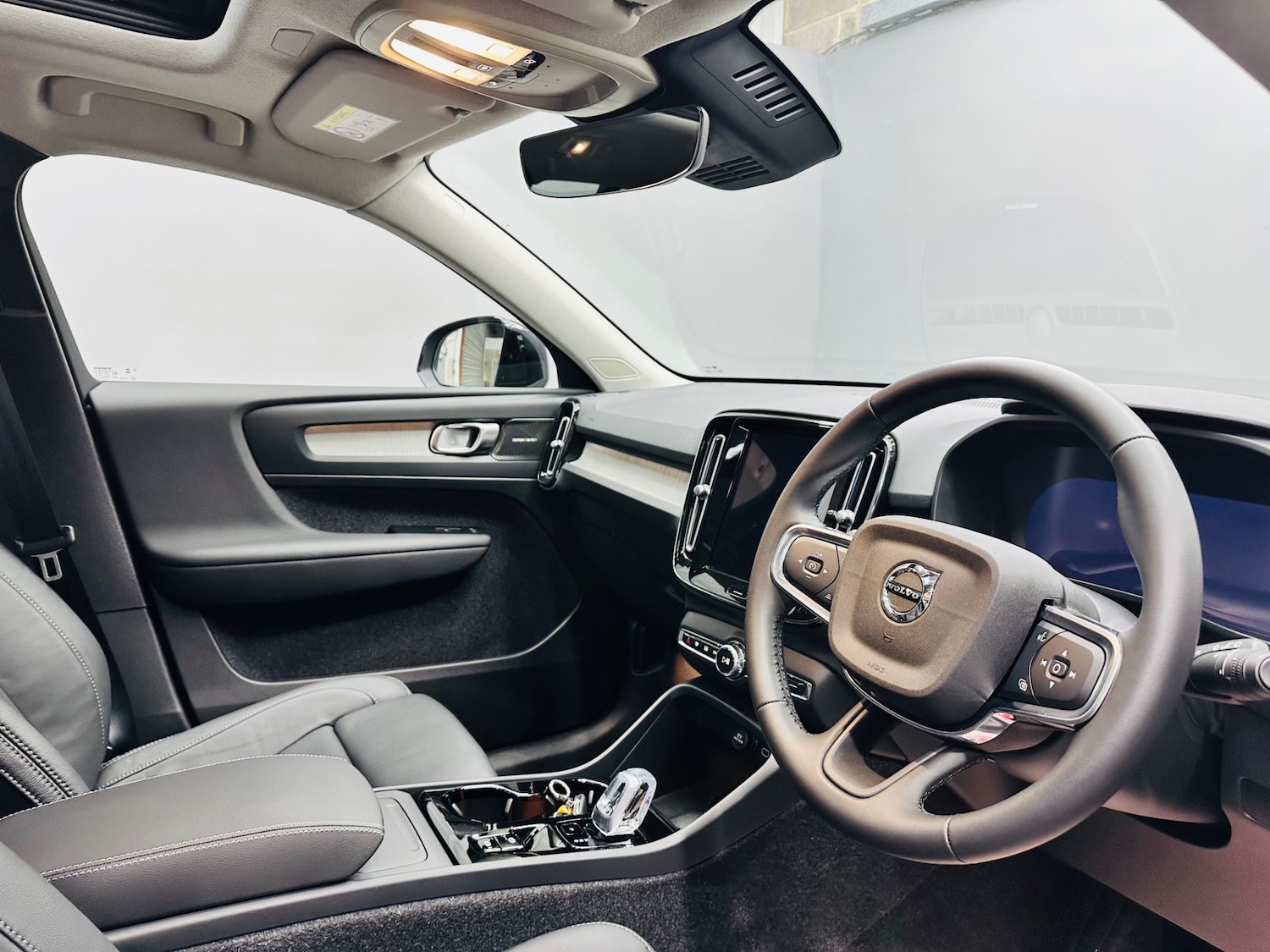 Used Volvo XC40 2025 for sale - 77148714: Photo 24