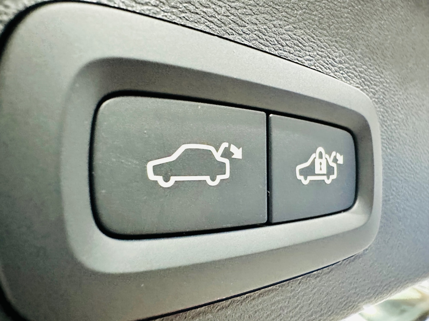 Used Volvo XC40 2025 for sale - 77148714: Photo 32