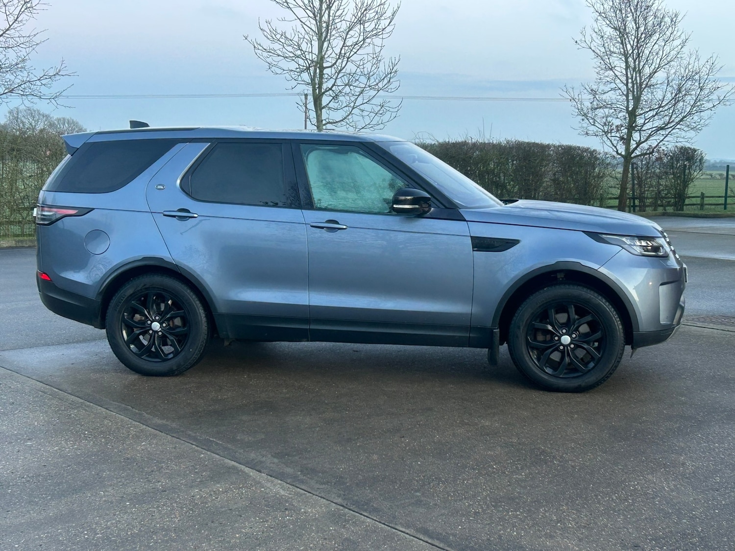 Used Land Rover Discovery 2018 for sale - 77300667: Photo 2