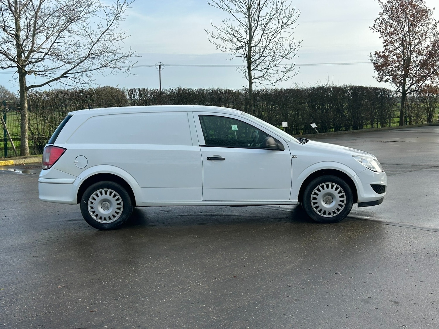 Used Vauxhall Astra Van 2011 for sale - 76882052: Photo 2