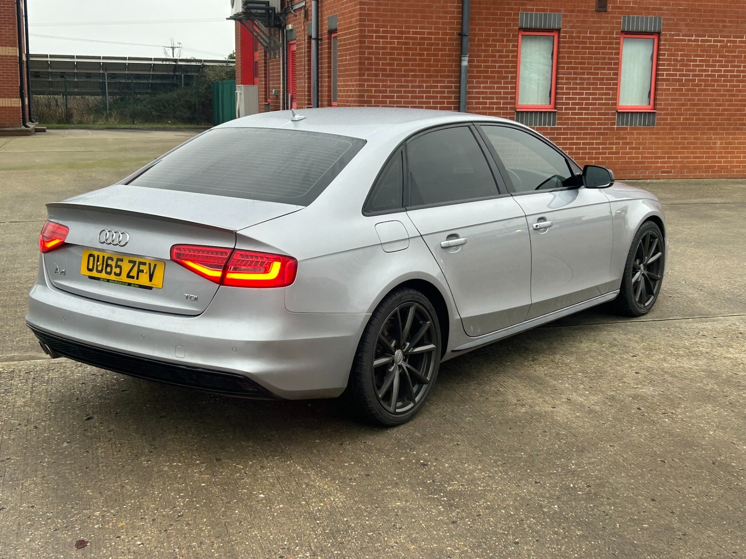 Used Audi A4 2015 for sale - 77032863: Photo 3