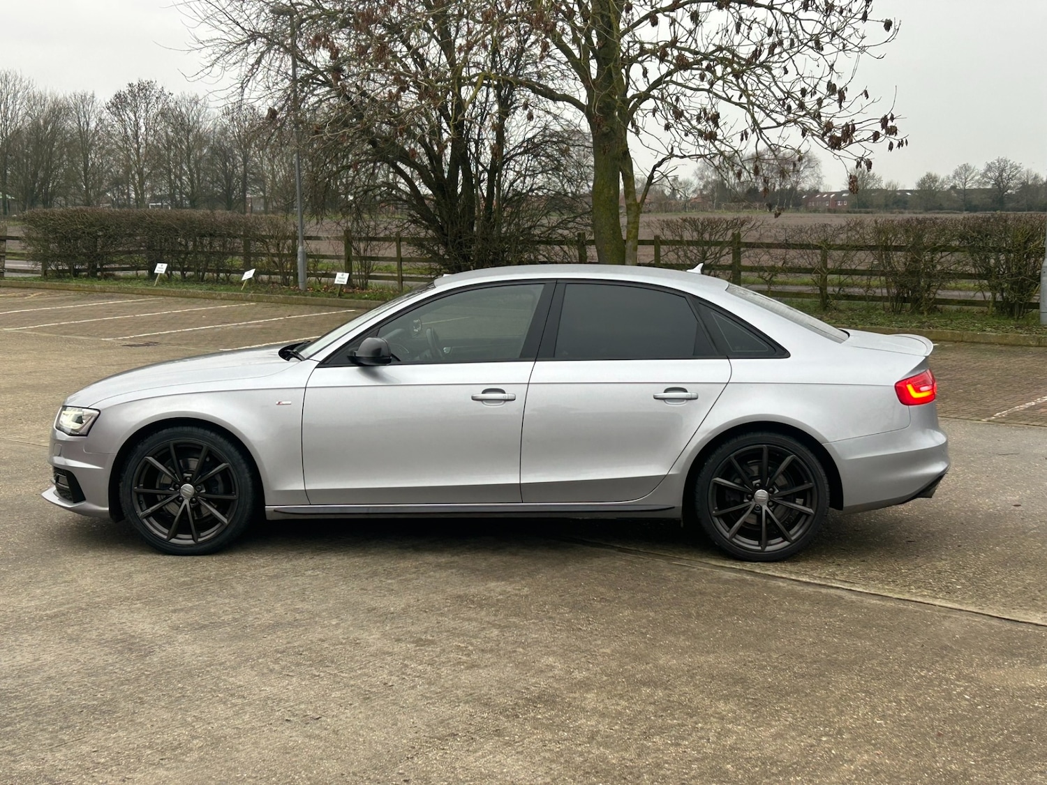 Used Audi A4 2015 for sale - 77032863: Photo 5