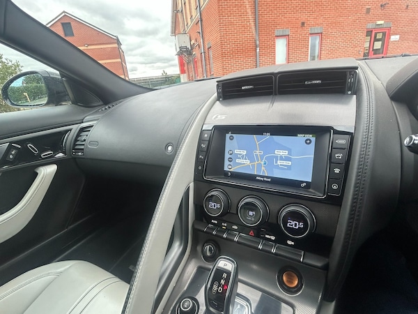 Used Jaguar F-Type 2017 for sale - 76218533: Photo 10