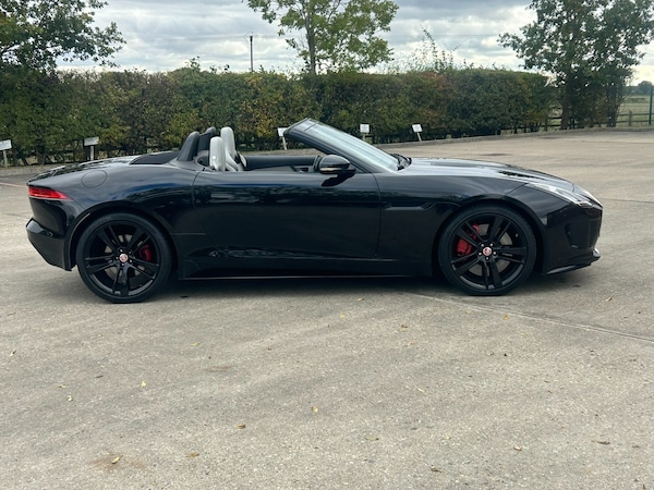 Used Jaguar F-Type 2017 for sale - 76218533: Photo 2
