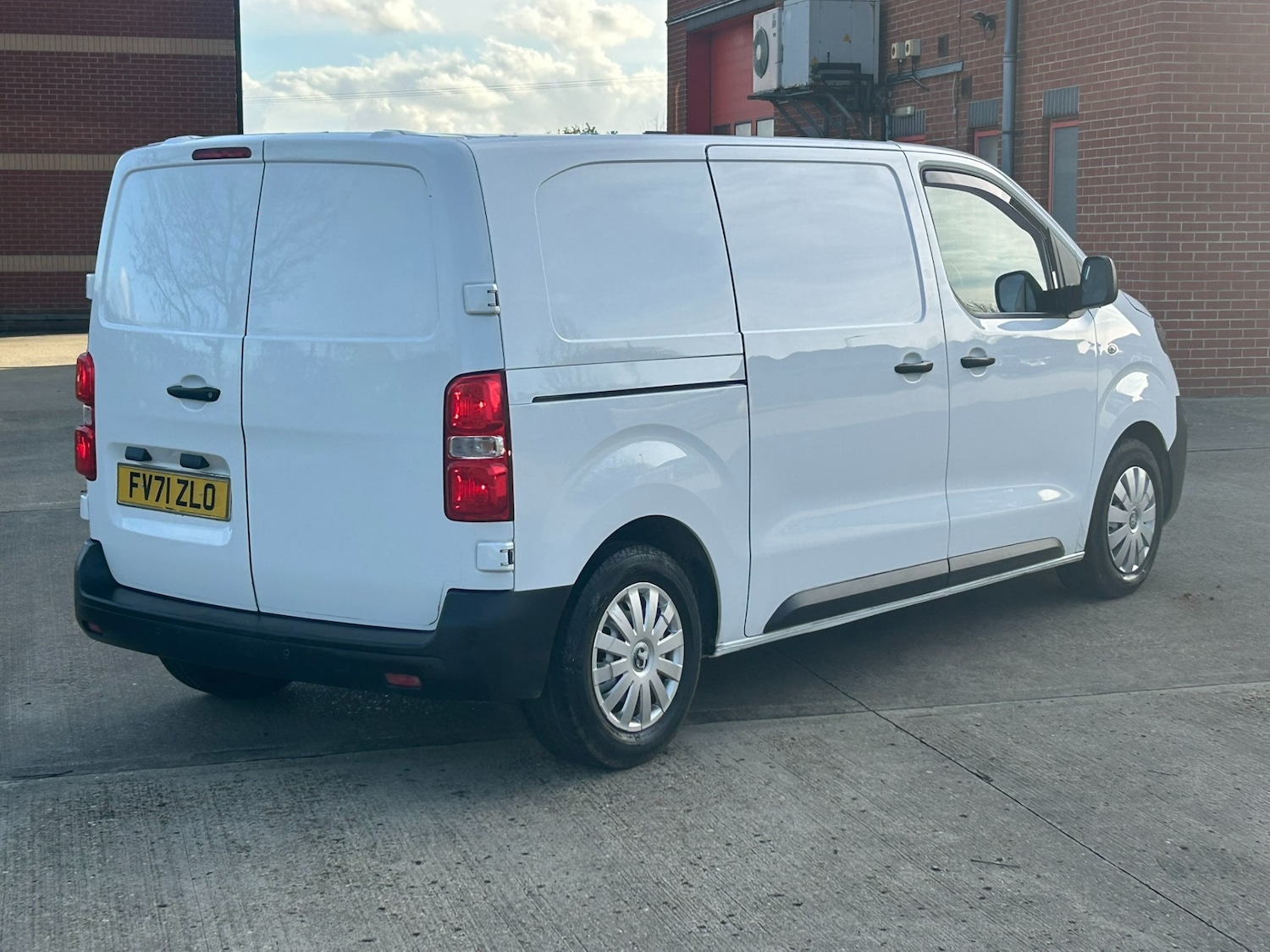 Used Vauxhall Vivaro 2022 for sale - 76576962: Photo 2