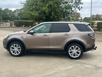 Used Land Rover Discovery Sport 2016 for sale - 75628224: Photo