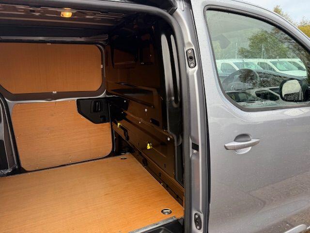 Used Vauxhall Vivaro for sale - 77191993: Photo 4