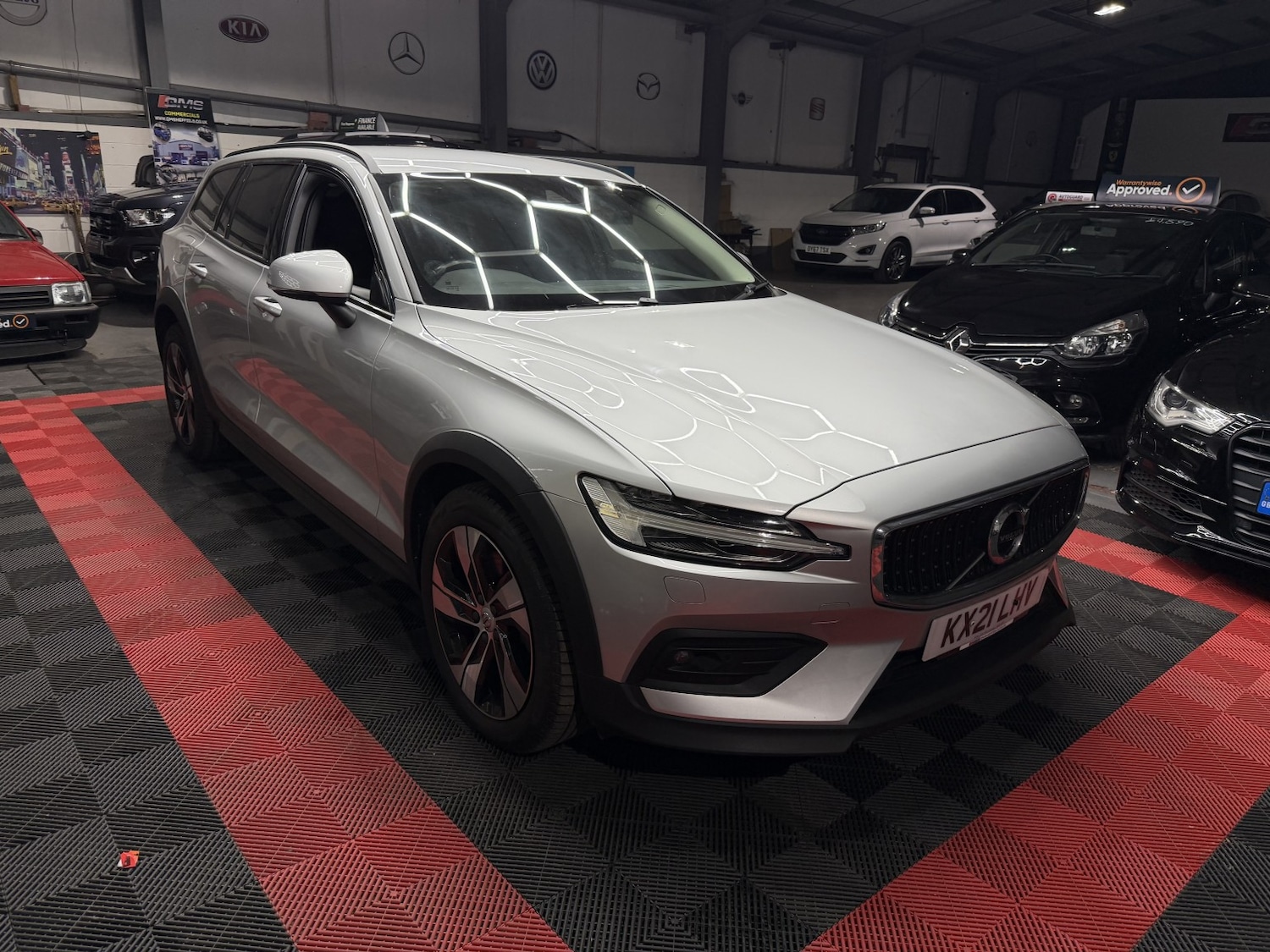 Used Volvo V60 2021 for sale - 76719014: Photo 2