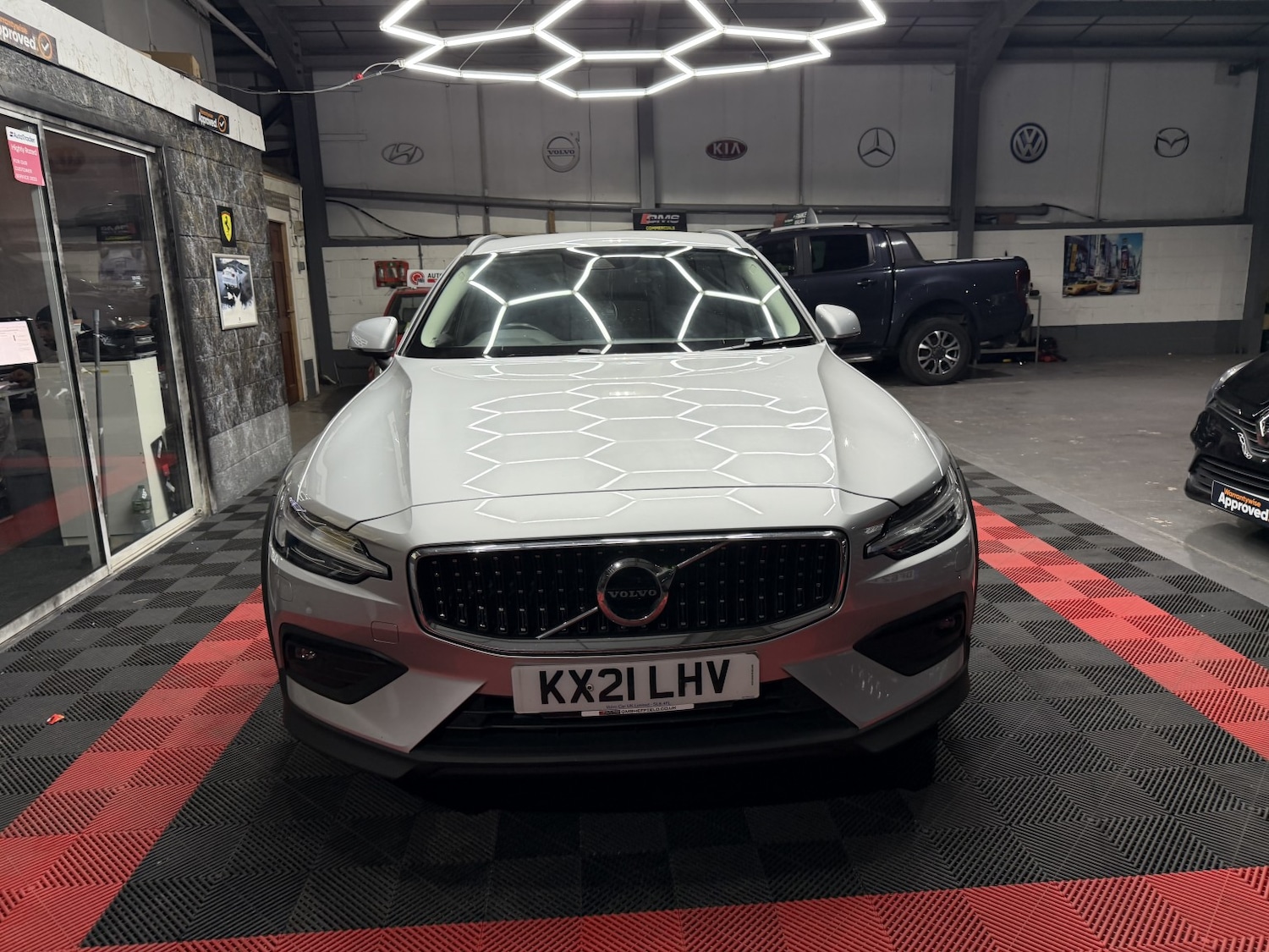 Used Volvo V60 2021 for sale - 76719014: Photo 3