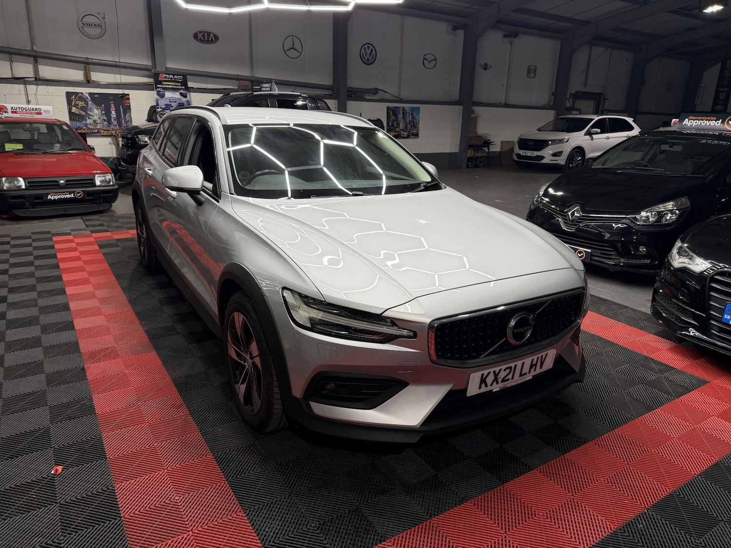 Used Volvo V60 2021 for sale - 76719014: Photo 4