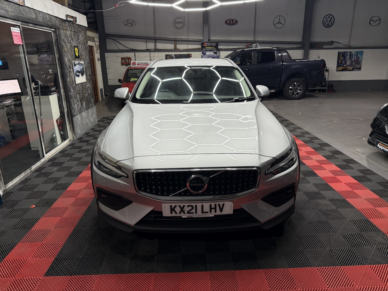 Used Volvo V60 2021 for sale - 76719014: Photo 8