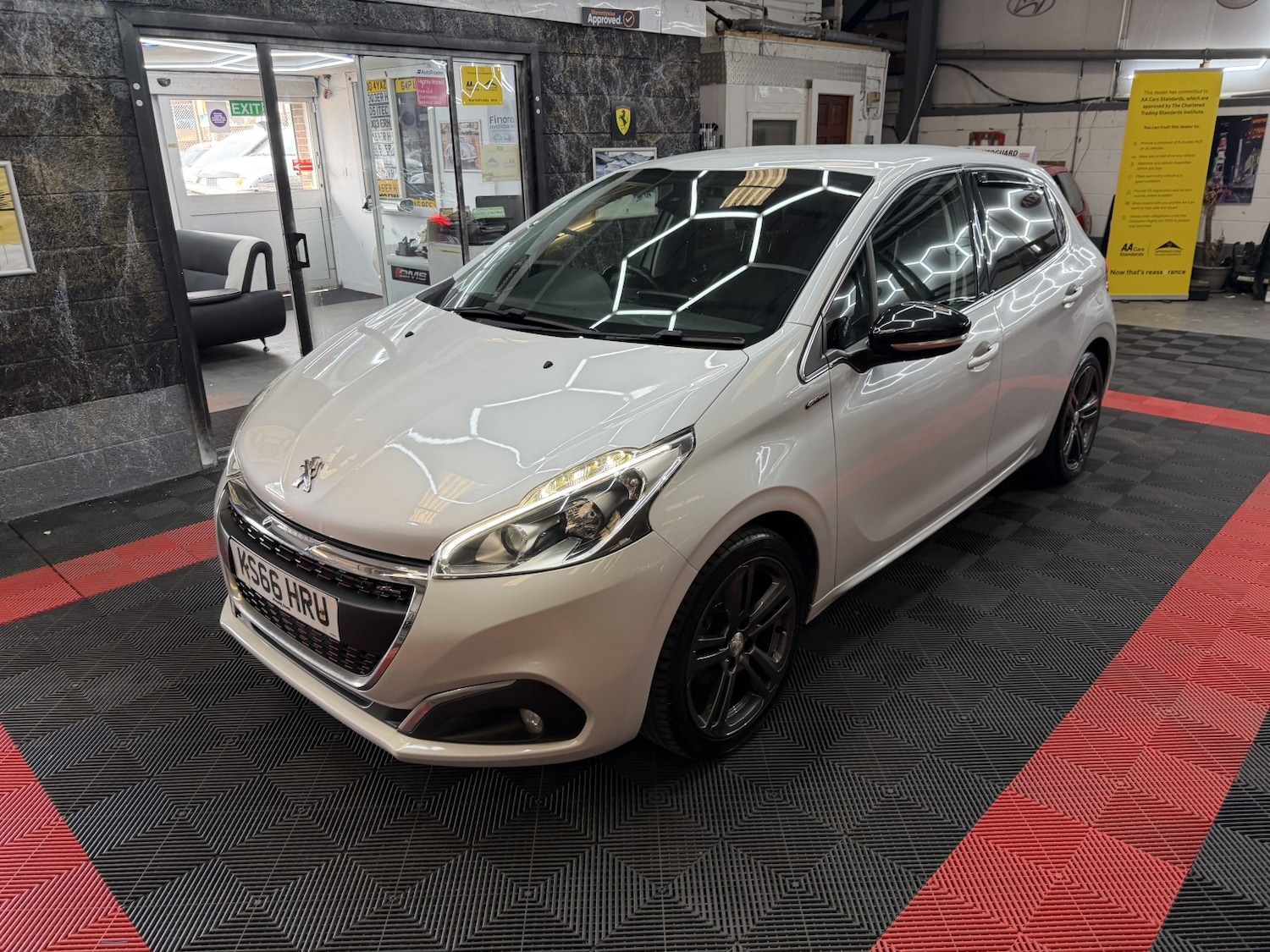 Used Peugeot 208 2016 for sale - 78139406: Photo 2