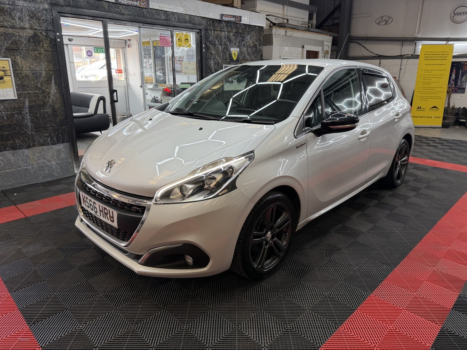Used Peugeot 208 2016 for sale - 78139406: Photo 4