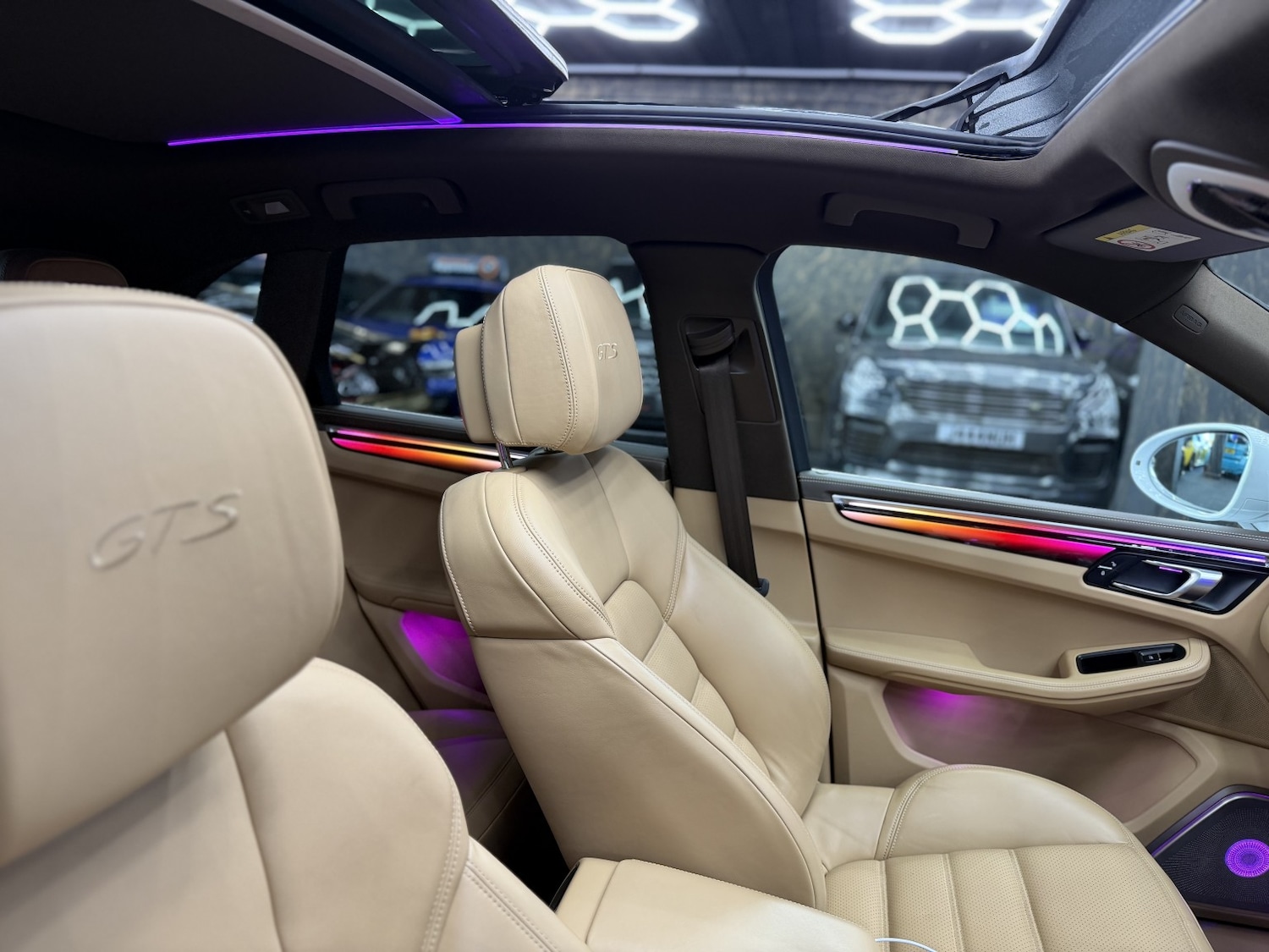 Used Porsche Macan 2018 for sale - 76848734: Photo 40