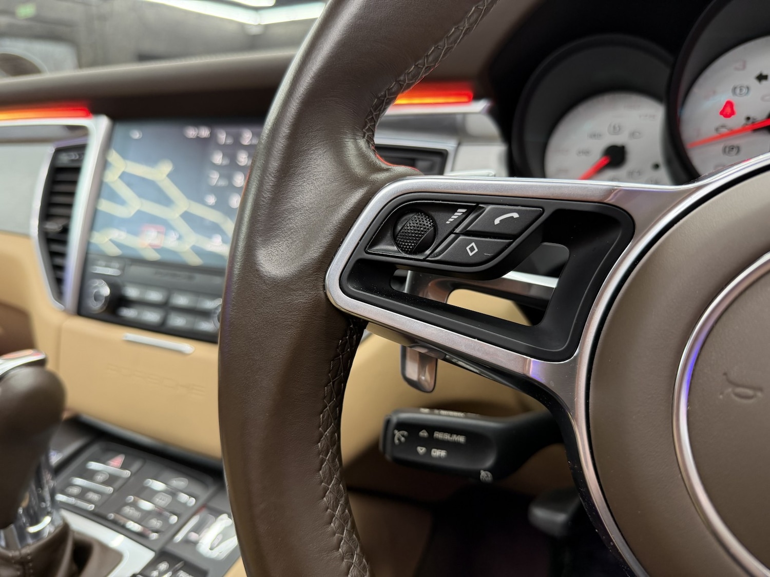 Used Porsche Macan 2018 for sale - 76848734: Photo 48