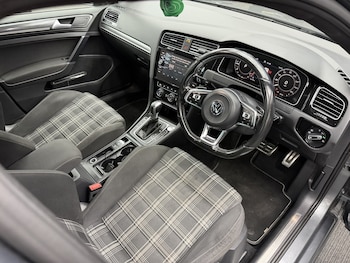 Used Volkswagen Golf 2019 for sale - 79111580: Photo